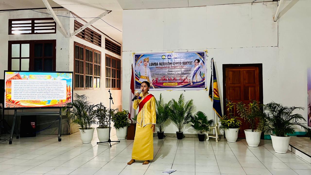 Lomba Bertutur Cerita Rakyat Berbahasa Tobelo, UNHENA Dorong Generasi Muda Lestarikan Budaya Halmahera Utara